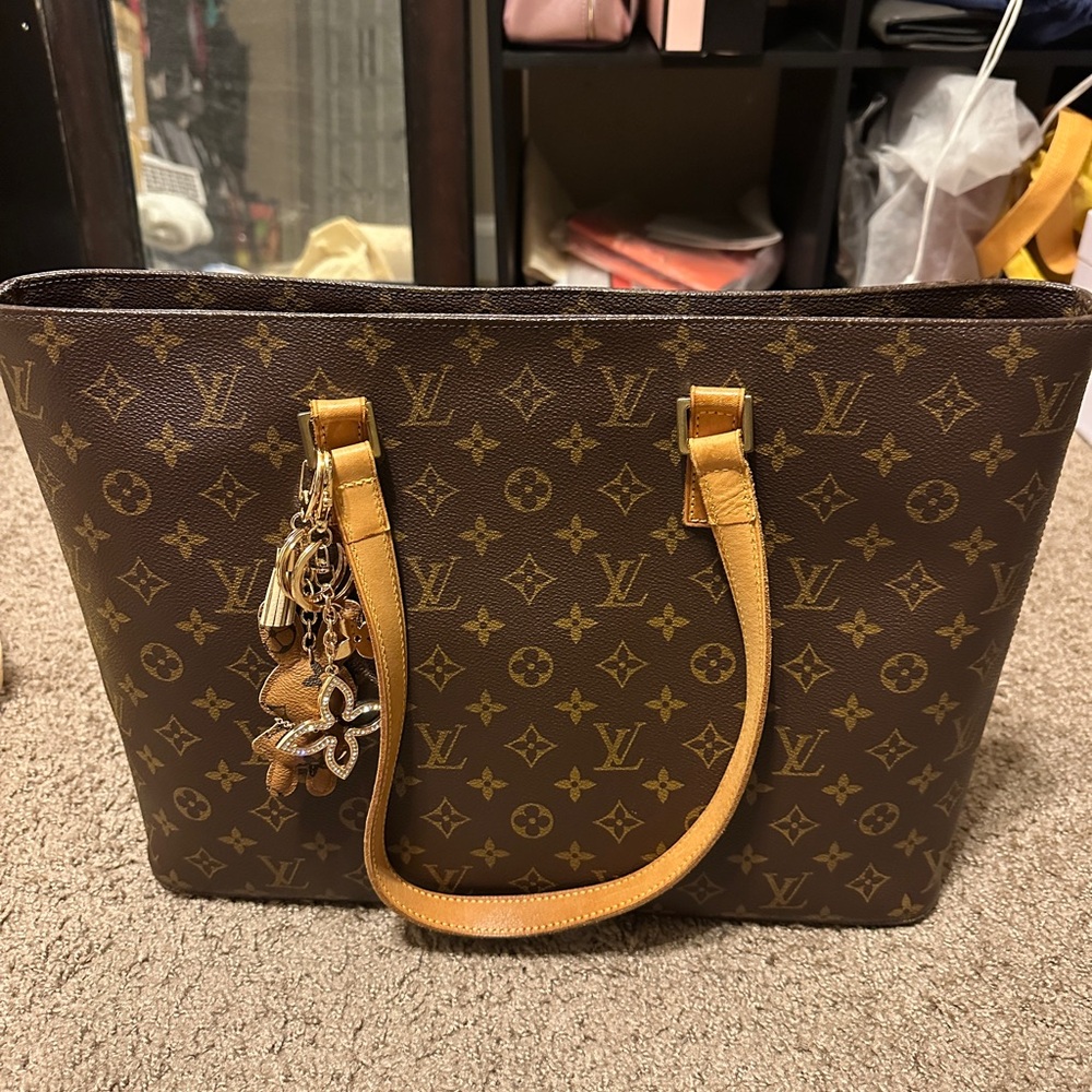 ❌ SOLD ❌ Authentic Louis Vuitton Luco Tote Bag With COA, Dustbag